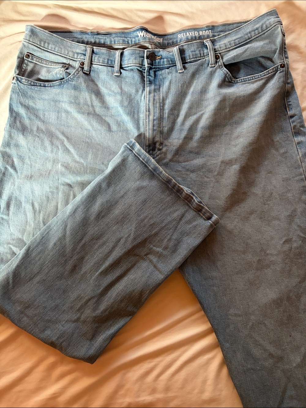 Men’s size 46 x 30 jeans wrangler Relaxed Boot in Light Blue Denim